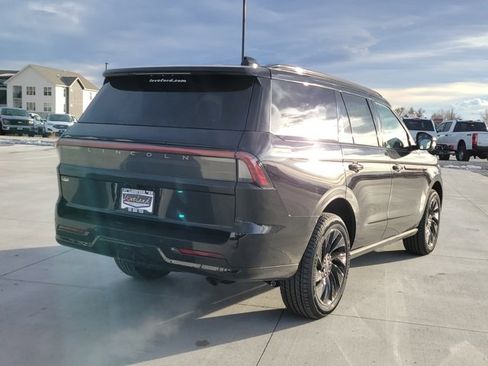 New 2025 Lincoln Navigator Reserve w/ Jet Appearance Package image 3