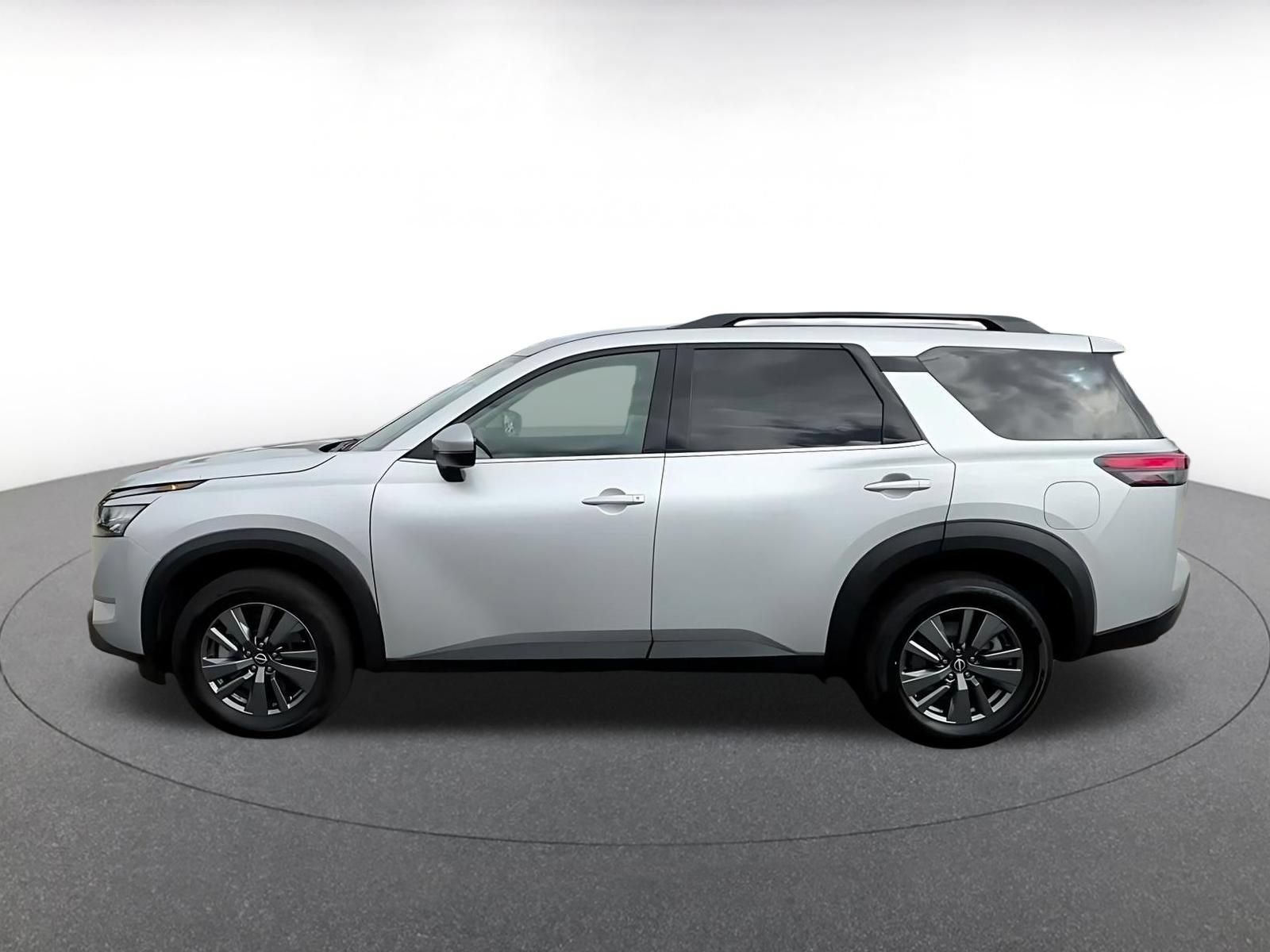Used 2025 Nissan Pathfinder SV FWD image 8