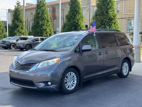 Used 2013 Toyota Sienna XLE FWD image 7