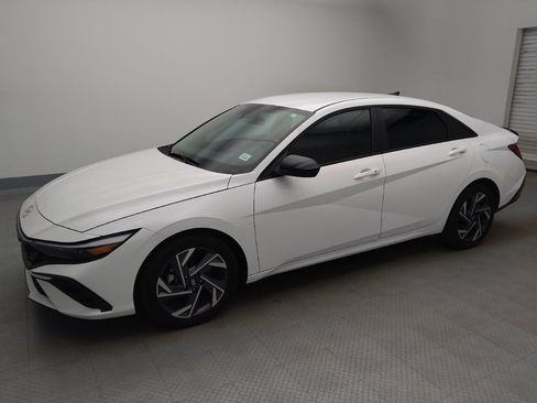 Used 2025 Hyundai Elantra Sport FWD image 2