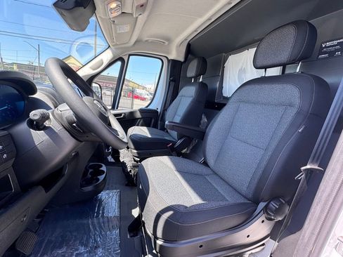 Used 2025 RAM ProMaster 2500 w/ Convenience Group FWD image 17