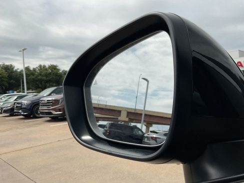 Used 2025 Nissan Rogue SV FWD image 19