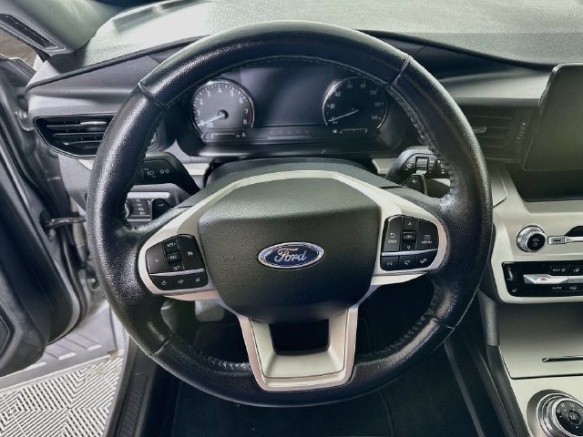 Used 2020 Ford Explorer XLT w/ Comfort Package AWD/4WD image 14