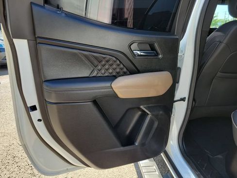 Used 2025 GMC Canyon Denali AWD/4WD image 12
