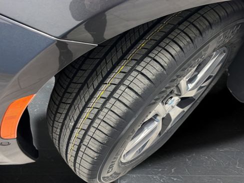 Used 2023 Chrysler Pacifica Pinnacle FWD image 41