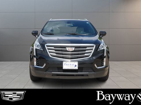 Used 2017 Cadillac XT5 FWD image 2