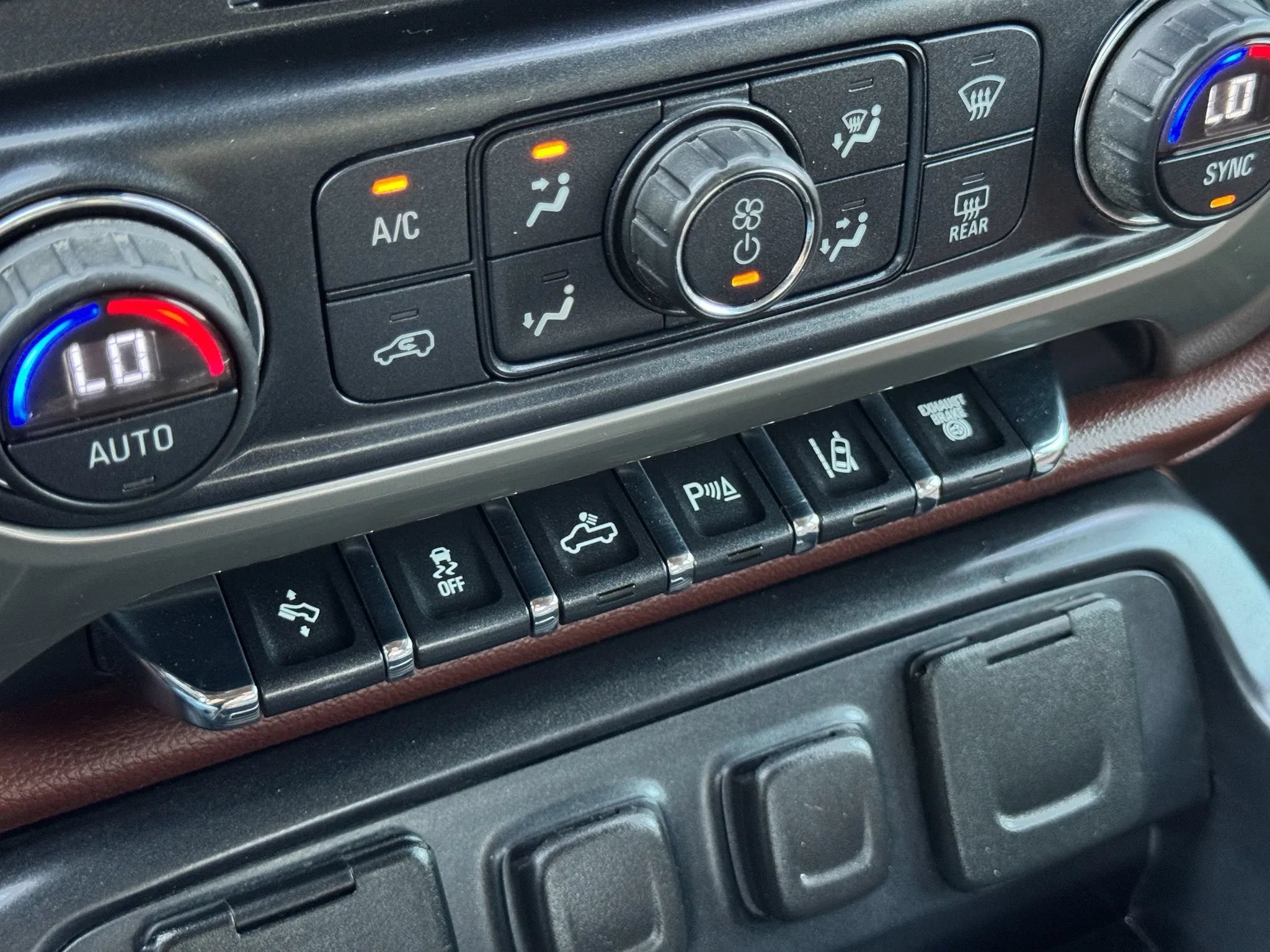Used 2015 Chevrolet Silverado 2500 High Country w/ Duramax Plus Package AWD/4WD image 36