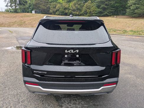 Used 2024 Kia Sorento S FWD image 5