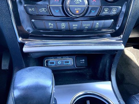 Certified 2022 Jeep Grand Cherokee Laredo X AWD/4WD image 12