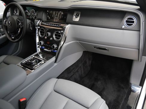 Used 2024 Rolls-Royce Cullinan w/ Cullinan Package AWD/4WD image 18