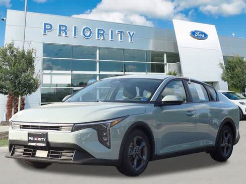 Used 2025 Kia K4 FWD image 1