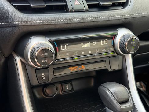 Used 2022 Toyota RAV4 LE AWD/4WD image 14