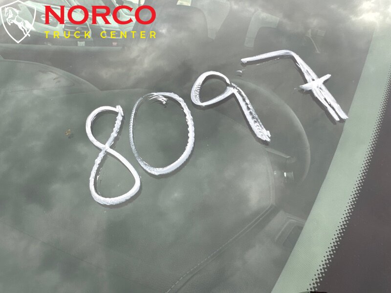 Used 2015 GMC Acadia SLE FWD image 24