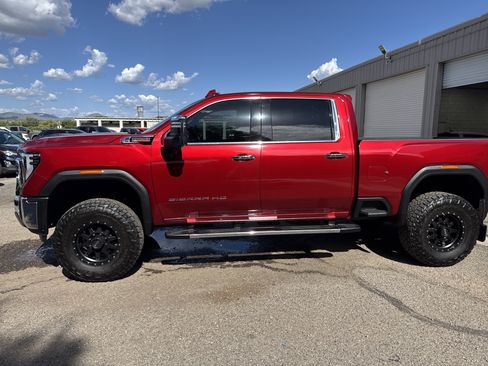 Used 2024 GMC Sierra 3500 SLT w/ SLT Convenience Package AWD/4WD image 5