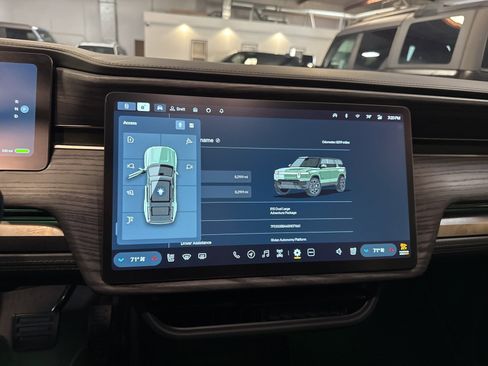 Used 2025 Rivian R1S Adventure image 40