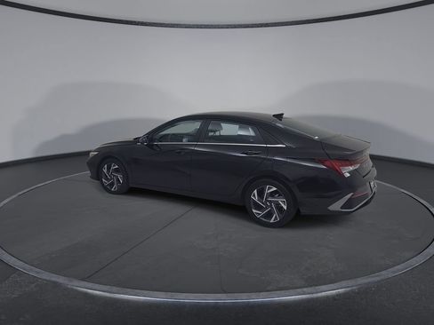 Used 2025 Hyundai Elantra Limited FWD image 12