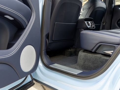 New 2025 Bentley Bentayga image 30