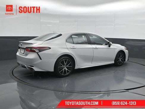 Used 2024 Toyota Camry SE FWD image 2