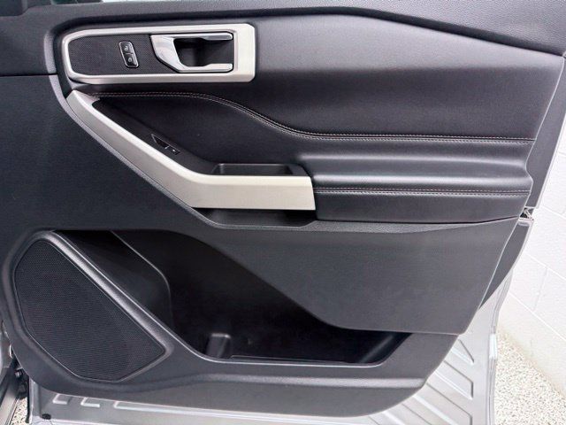 Used 2022 Ford Explorer XLT w/ Class IV Trailer Tow Package RWD image 16