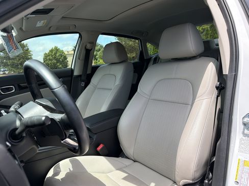 Used 2023 Honda Civic Touring image 7