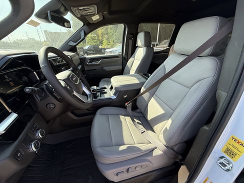 New 2026 GMC Sierra 1500 SLT image 17