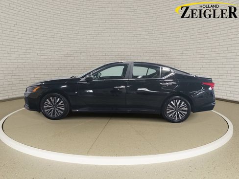 Certified 2025 Nissan Altima 2.5 SV FWD image 8
