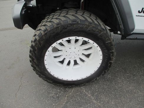 Used 2023 Jeep Wrangler Unlimited Sport image 14