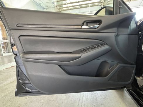 Used 2025 Nissan Altima 2.5 SV FWD image 18