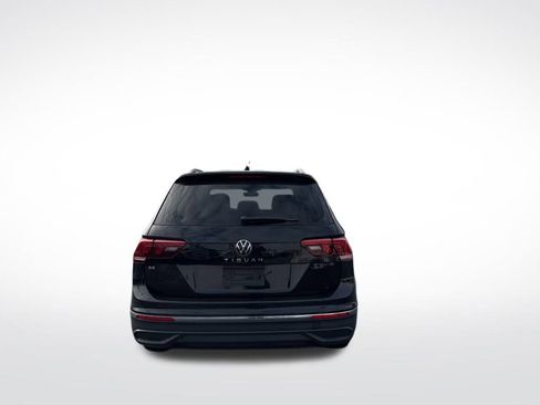Used 2024 Volkswagen Tiguan SE image 4