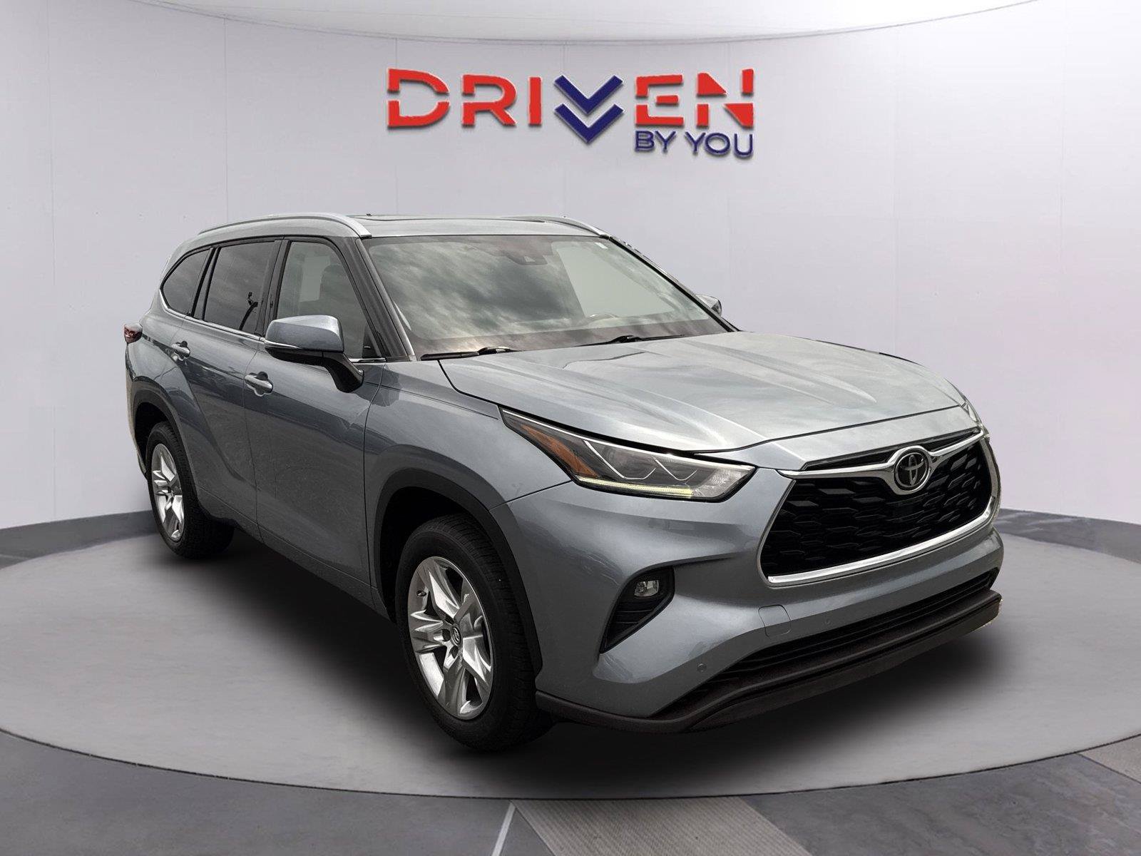 Used 2021 Toyota Highlander Limited FWD image 1