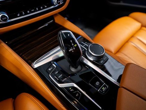 Used 2021 BMW M550i xDrive w/ Premium Package image 53