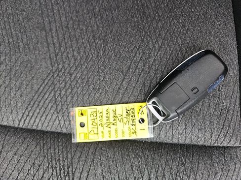 Used 2025 Nissan Rogue SV FWD image 28
