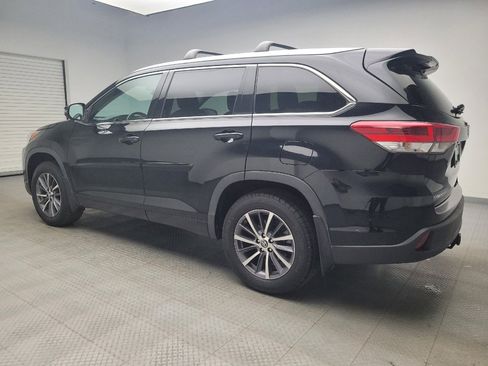 Used 2018 Toyota Highlander XLE image 3