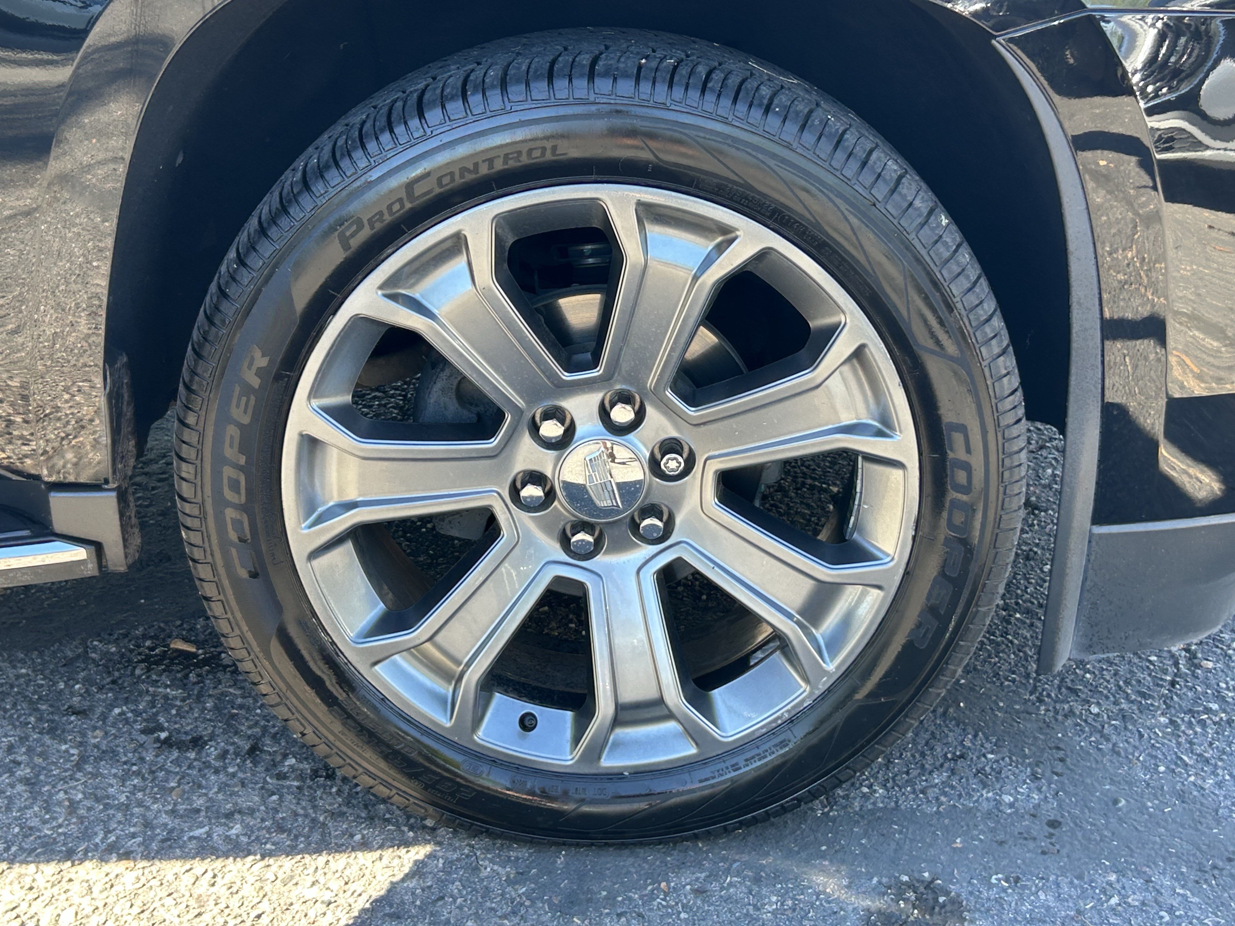 Used 2020 Cadillac Escalade Luxury w/ LPO, Radiant Package AWD/4WD image 7
