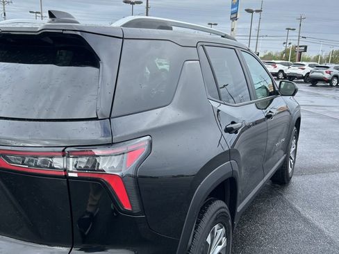 Used 2025 Chevrolet Equinox LT w/ Convenience Package II image 19