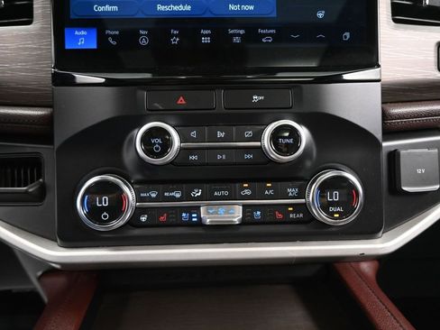 Used 2022 Ford Expedition Limited image 17