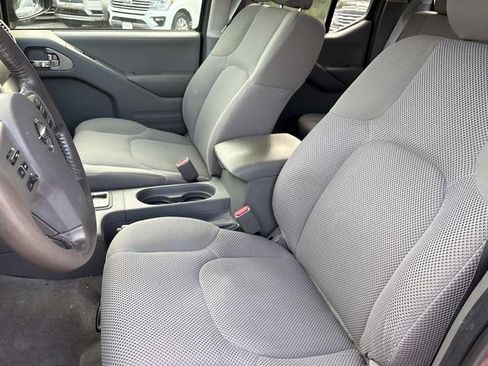 Used 2018 Nissan Frontier SV w/ Value Truck Package image 11