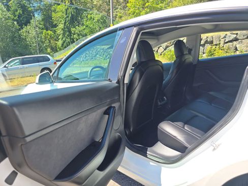 Used 2021 Tesla Model 3 Standard Range Plus RWD image 11