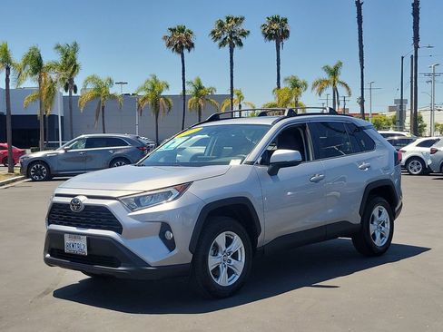 Used 2019 Toyota RAV4 XLE FWD image 5