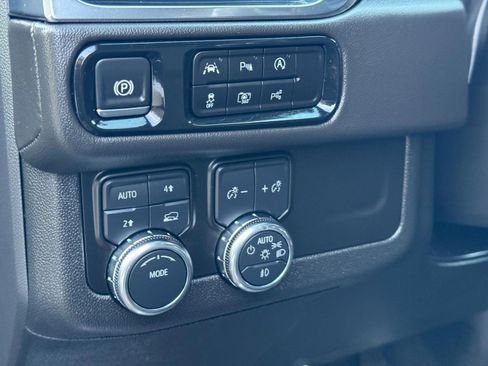 Used 2025 GMC Yukon XL Denali image 20