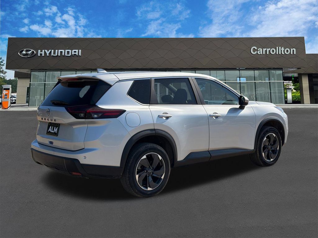 Used 2025 Nissan Rogue SV FWD image 5