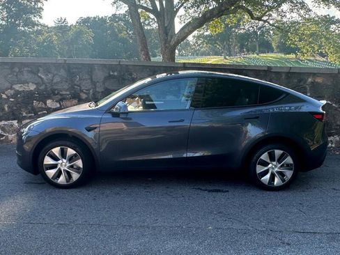 Used 2023 Tesla Model Y Long Range image 7