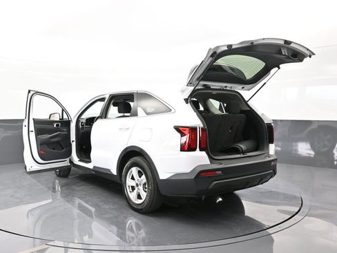 Used 2023 Kia Sorento LX image 67