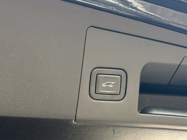 Used 2021 Cadillac XT5 Premium Luxury w/ LPO, Floor Liner Package AWD/4WD image 28