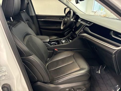 Used 2022 Jeep Grand Cherokee Limited 4xe image 30