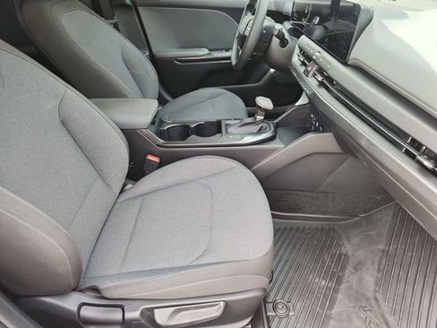 Used 2025 Kia K4 FWD image 25