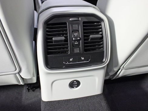 Certified 2025 Porsche Macan image 37