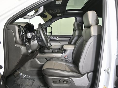 Used 2025 Chevrolet Silverado 2500 ZR2 w/ Technology Package image 21