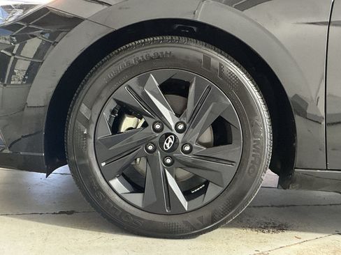Used 2023 Hyundai Elantra SEL w/ Preferred Accessory Package FWD image 13
