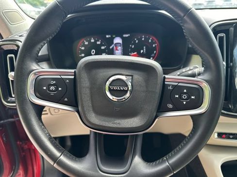 Used 2021 Volvo XC40 T5 Momentum w/ Premium Package AWD/4WD image 29